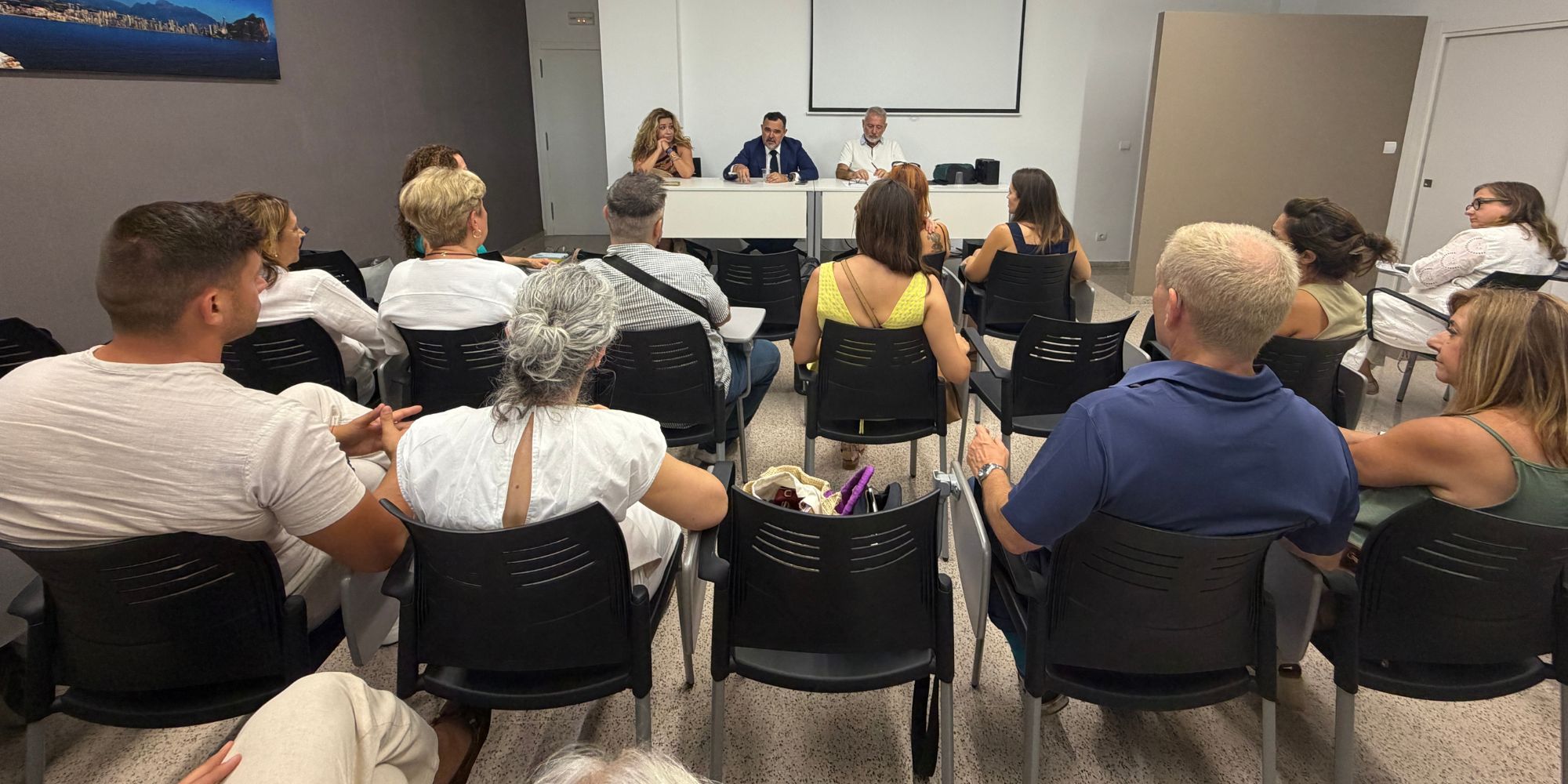 El ICALI escucha y analiza junto a la colegiación de Benidorm los retos actuales de la profesión