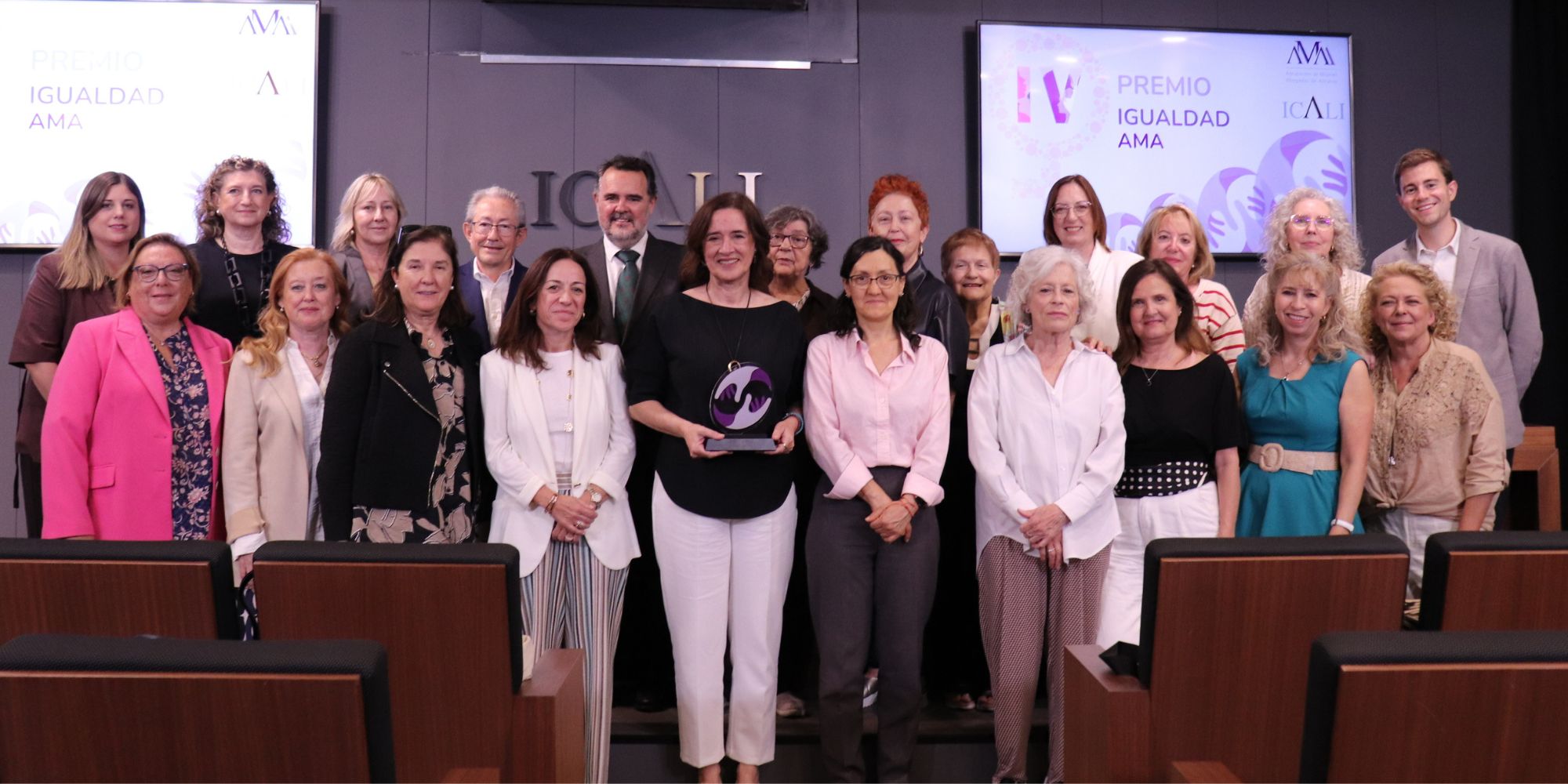 Acto de entrega del IV Premio Igualdad AMA ICALI a Margarita Soler Sánchez