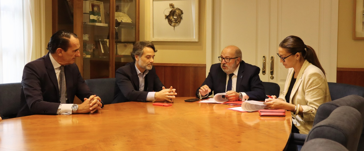 El Colegio de la Abogacía de córdoba renueva su convenio con Banco Santander para ofrecer condiciones exclusivas a sus colegiados